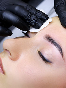 How does the henna brow treatment work?